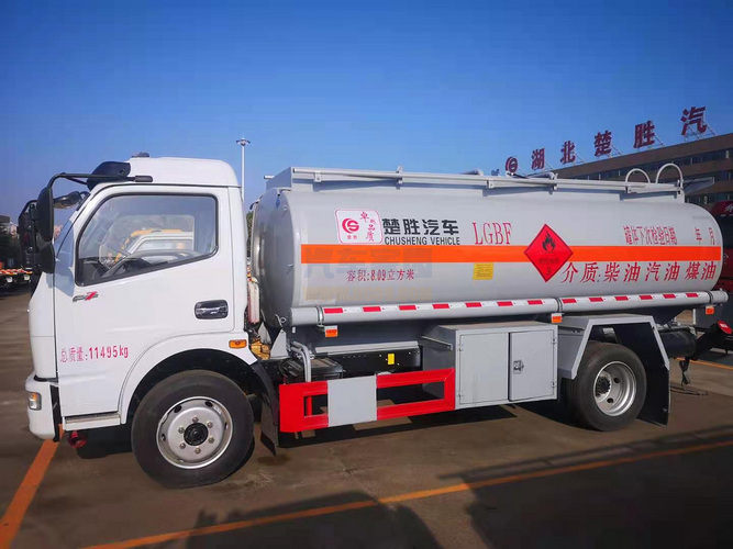 东风大福瑞卡8吨油罐车热销中图片