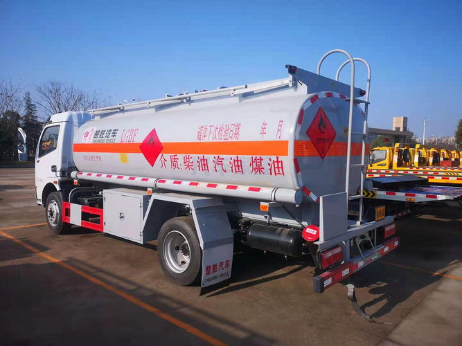 东风大福瑞卡8吨油罐车热销中图片