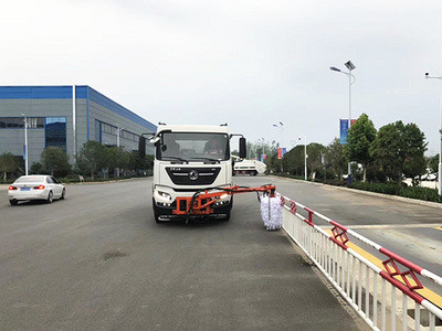 国六东风天锦高速护栏清洗车图片