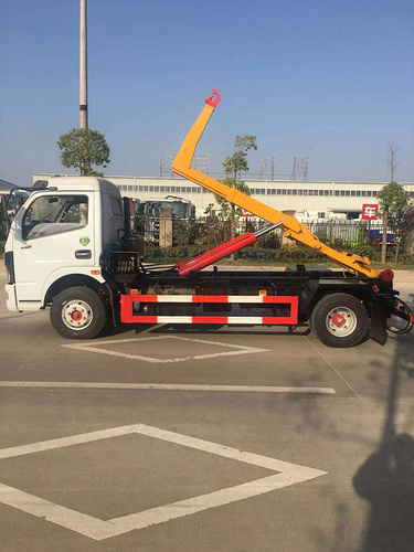 8吨东风勾臂垃圾车价格拖建筑垃圾自卸车勾臂图片图片