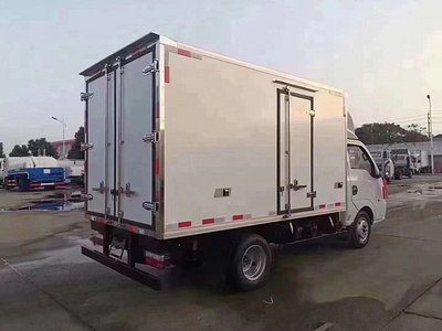 国六东风途逸汽油版冷藏车（厢长3.5米）图片