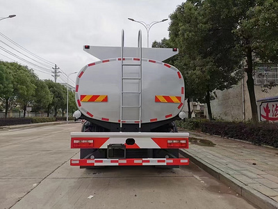 国六东风12吨普通液体运输车图片