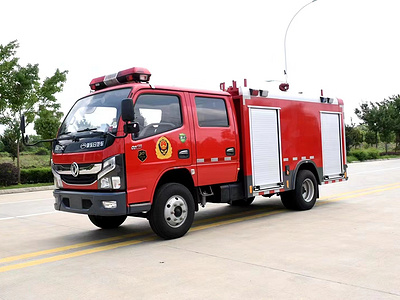 国六2.5吨水罐消防车图片