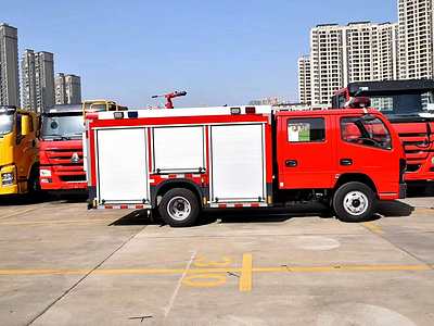 国六2.5吨水罐消防车图片