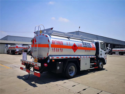 国六8吨油罐车价格东风福瑞卡8.5方加油车厂家直销视频