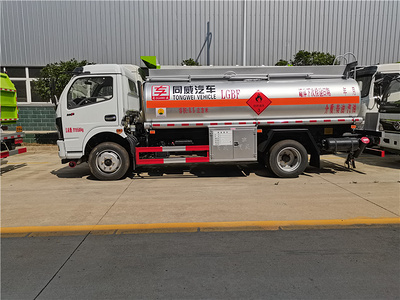 国六8吨油罐车价格东风多利卡8.5立方油罐车配置视频