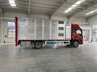 恒温6.8米铝合金运猪车轻量化畜禽运输车价格图片