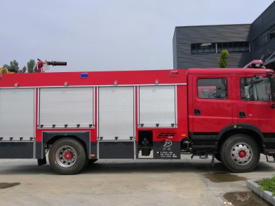 国六东风大多利卡6吨水罐消防车图片