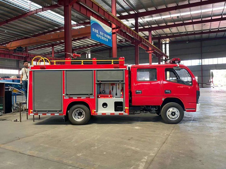 国六东风凯普特2.5吨水罐消防车图片
