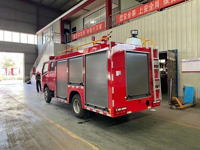 国六东风凯普特2.5吨水罐消防车图片