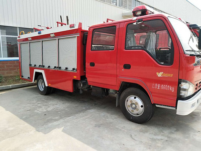 國六五十鈴3噸水罐消防車圖片