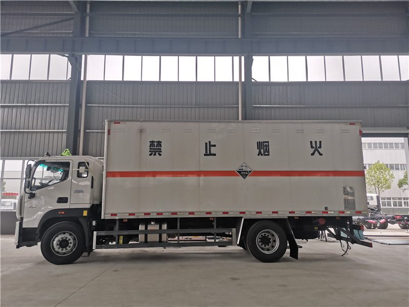 国六福田欧马可6米8腐蚀性物品厢式运输车图片