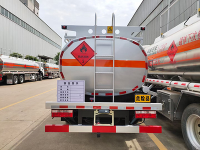 国六东风福瑞卡7吨油罐车图片