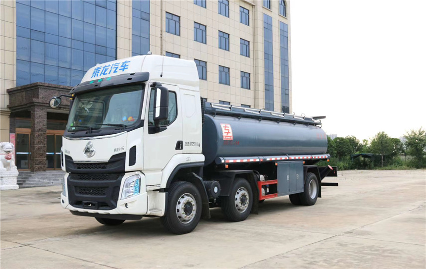 国六15吨柳汽小 三轴17.7方净水剂添加剂润滑油运输车HTW5257GPGLZ6量大价优图片