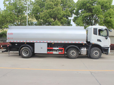 国六20吨供液车东风天龙后八轮液体罐式车可拉哪些介质CLQ5250TGY6D供液车图片