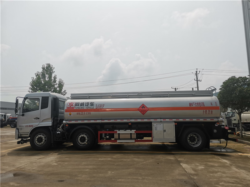 国六15吨天锦小三轴运油车公告容积22.5方 碳钢罐图片