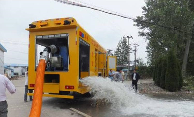 东风天锦城市排涝救险车（龙吸水）图片