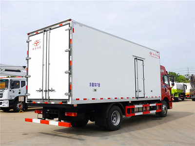 国六6.8米解放冷藏车整车报价及图片 拉海鲜猪肉运输车图片
