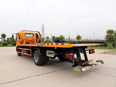 国六5吨救援拖车清障车价格大运拖车6.5米板5吨后托臂平板拖车图片