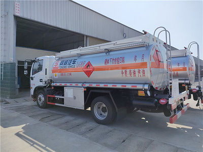 东风国六8吨加油车 同威8.5方油罐车厂家 送车上门 可分期图片