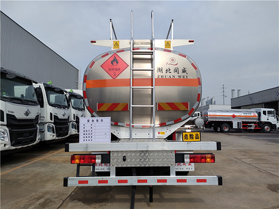 国六东风柳汽小三轴21.5方铝合金运油车 核载17吨柴油图片