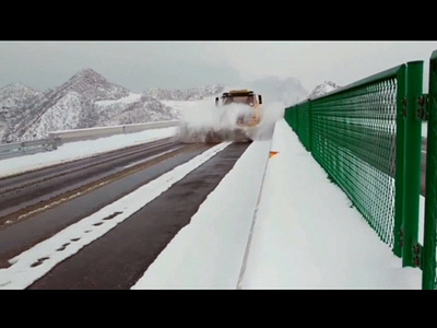 铲雪车高速除雪图片