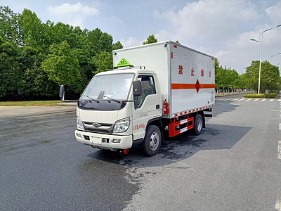 福田蓝牌小卡之星3易燃液体厢式运输车图片
