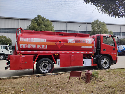 楚胜牌8吨油罐车 中国红国六东风福瑞卡8.5方加油车图片