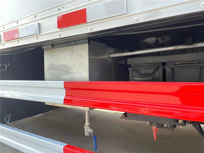5.15米国六解放J6F杂项危险物品厢式运输车带制冷机组图片