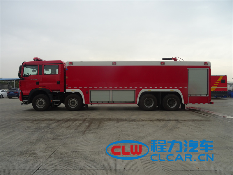 国六重汽豪沃（25吨）双排水罐消防车