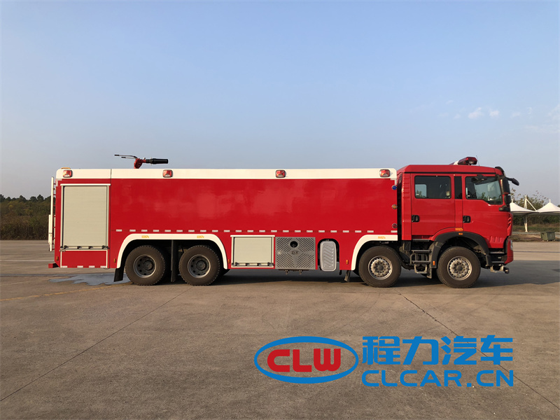 国六重汽豪沃（25吨）双排水罐消防车