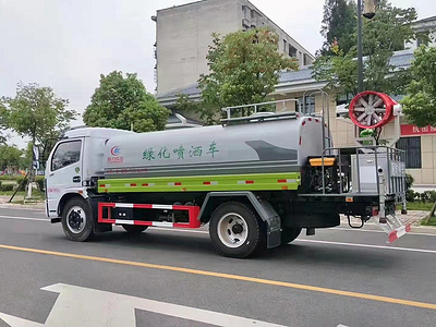 东风10吨绿化喷洒车