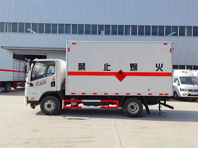 专威牌 解放虎国六4.15米易燃液体厢式运输车 配置参数