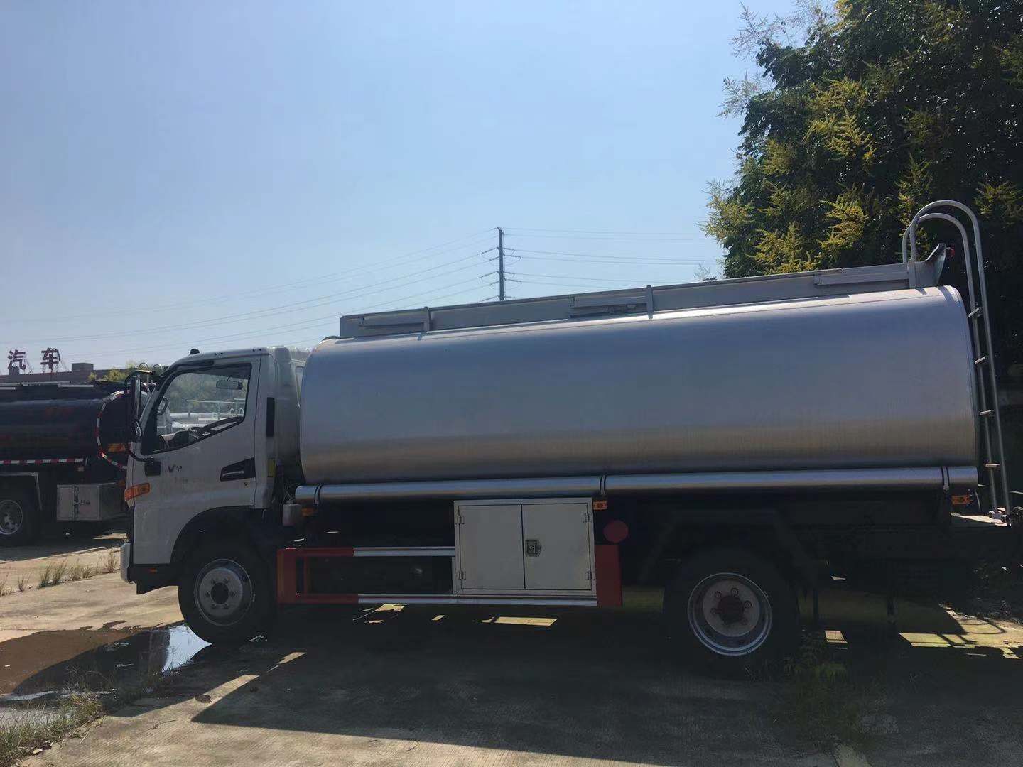 拉10吨柴油不超载无需从业资格证洗井液罐式车