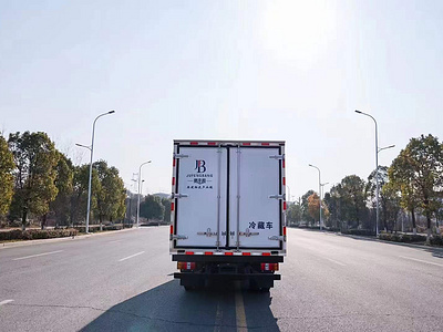 国六江铃凯运宽体4.2米冷藏车图片