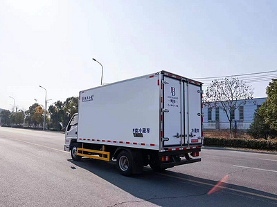 国六江铃凯运宽体4.2米冷藏车图片
