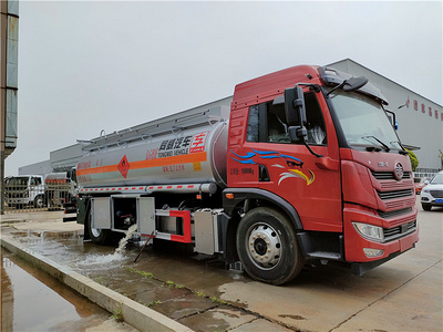 国六解放龙V单桥12.7方碳钢油罐车 额载10吨加油车图片