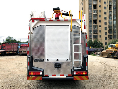 肇庆国六8方重汽豪沃泡沫消防车图片