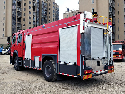 衢州国六5000轴距重汽豪沃泡沫消防车图片
