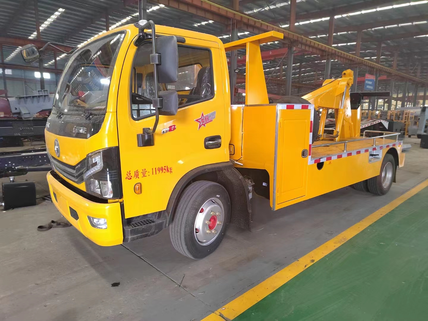 东风多利卡D8救援拖车价格165马力牵引达十多吨货车配置