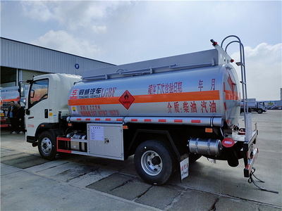 国六重汽豪沃6.2方核载5吨流动加油车厂家配置价格视频图片