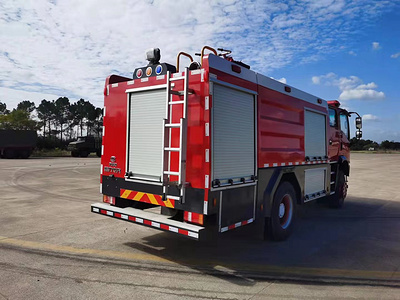 国六四驱6吨森林消防车图片