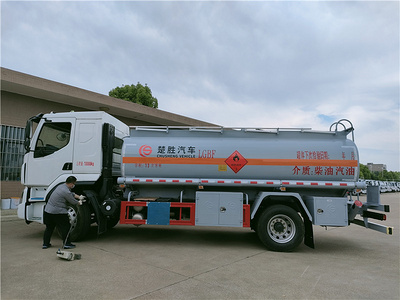 国六12吨油罐车 东风柳汽乘龙H5单桥13方油罐车厂销定制图片