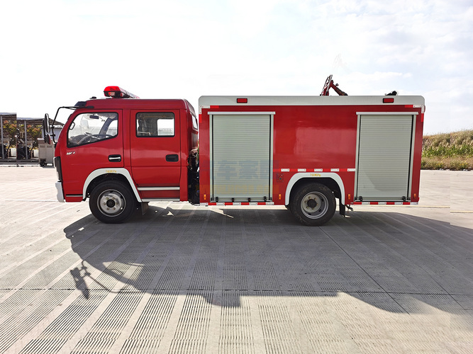 国六4吨东风多利卡消防车图片