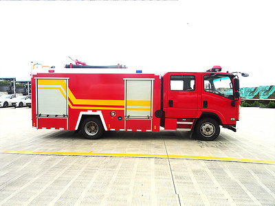 庆铃700P五十铃3.5吨水罐消防车图片