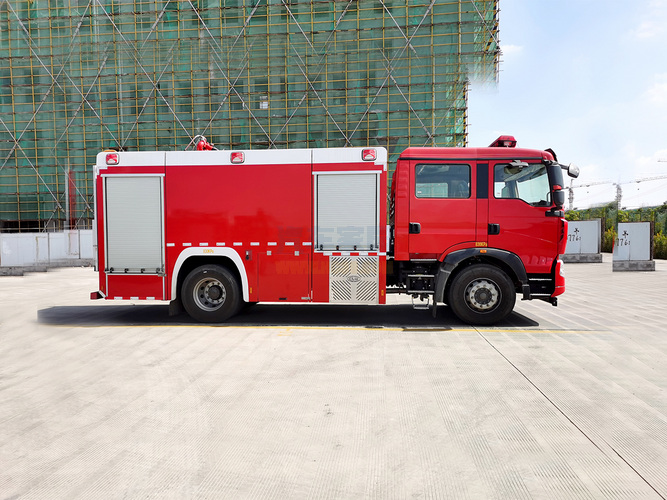 国六豪沃8吨水罐消防车图片