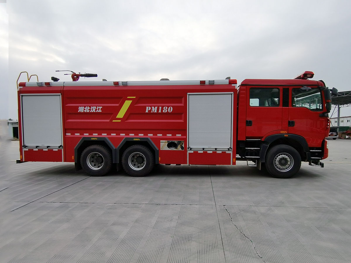 国六豪沃18吨（汉江）消防车