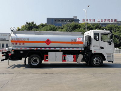 蕞便宜的荷载10吨东风景程加油车专威报价HTW5188GYYE6C运油车图片