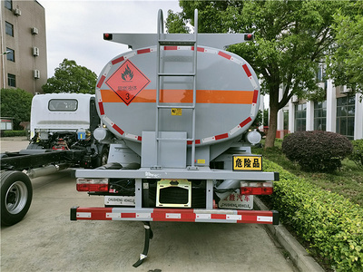国六东风8.5方加油车 带牌8吨油罐车全国各地挂靠公司提车图片