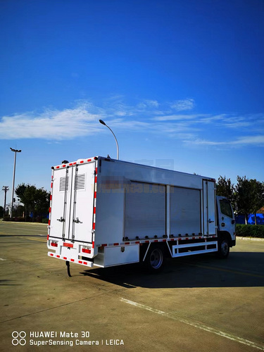 挤奶车集鲜奶采集运输冷藏保温功能与一体的多功能车图片